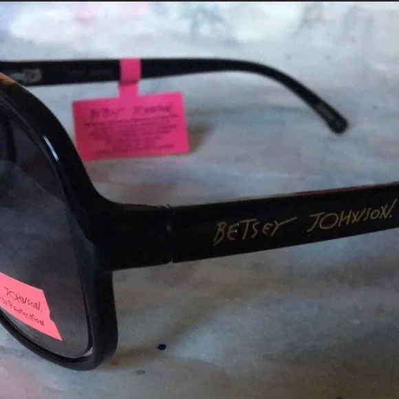 🌺Betsey Johnson Aviator Sunglasses🌺